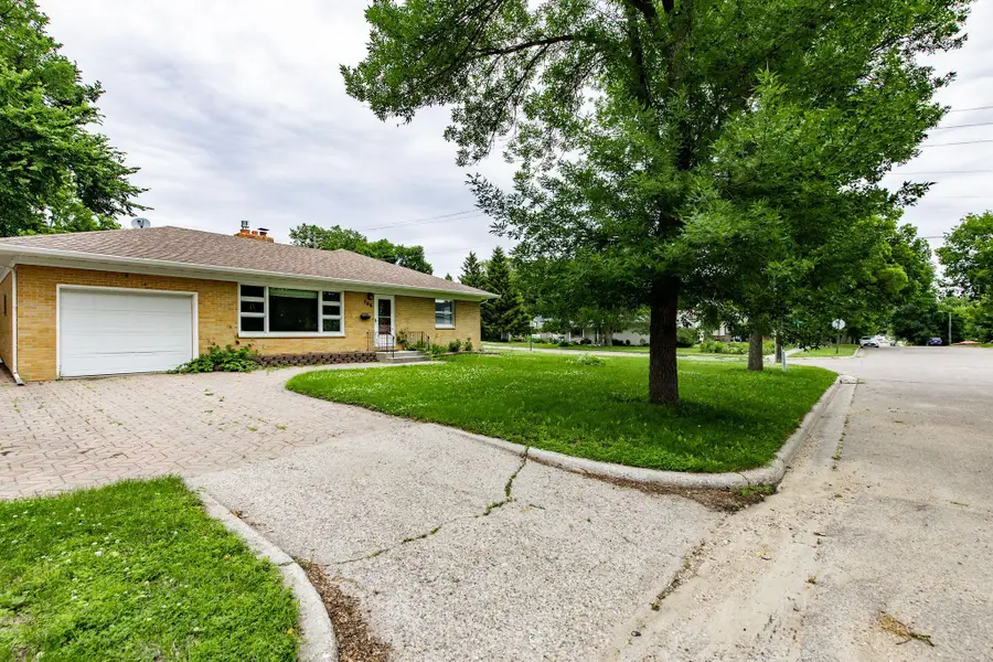 706 W Stanton Avenue, Fergus Falls, MN 56537 - #2