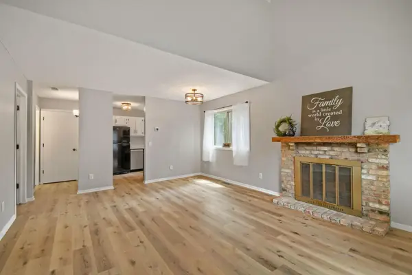 5401 W Brenner Pass, Fridley, MN 55432