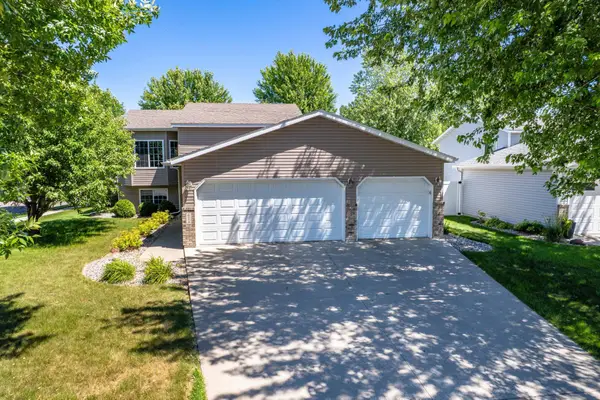 624 29th Street N, Moorhead, MN 56560