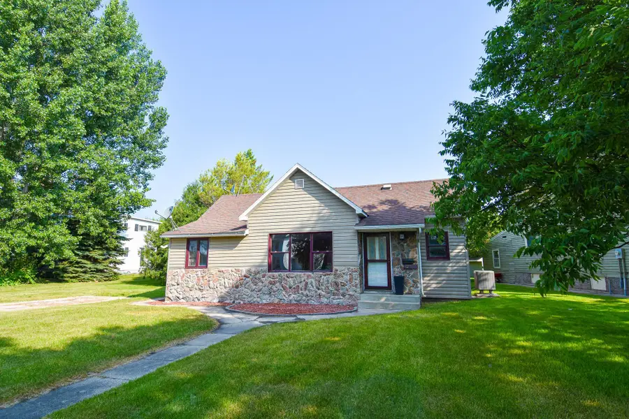 237 E Nelson Avenue, Warren, MN 56762 - #2