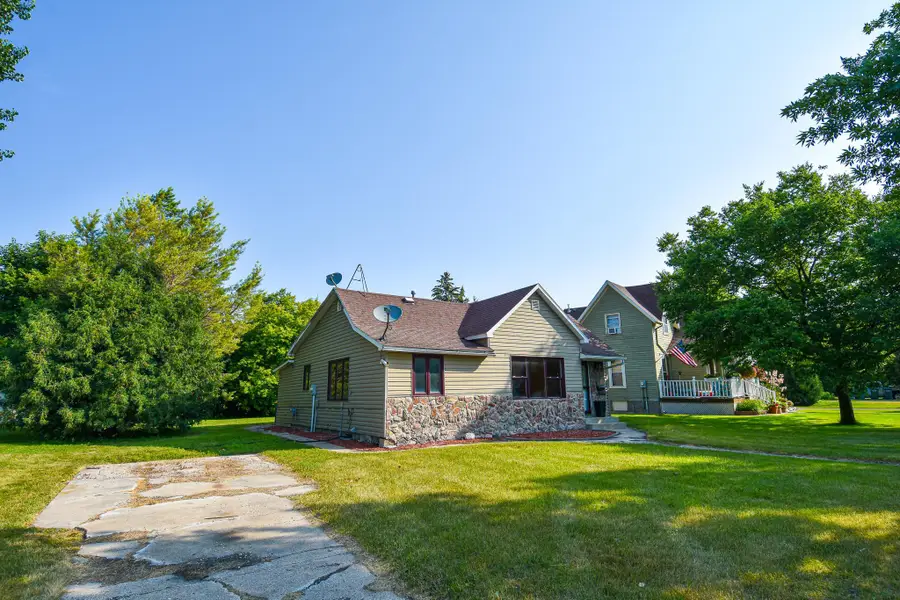 237 E Nelson Avenue, Warren, MN 56762 - #3