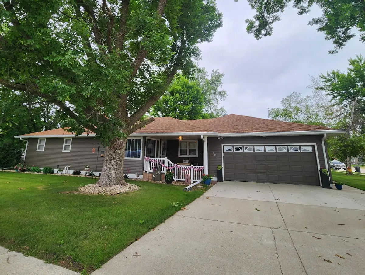 505 9th Street Sw, Pipestone, MN 56164 - #1