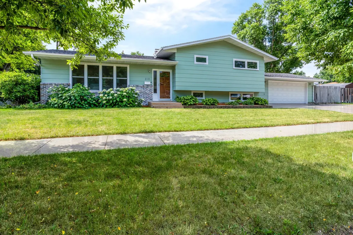 210 29th Avenue N, Fargo, ND 58102 - #1