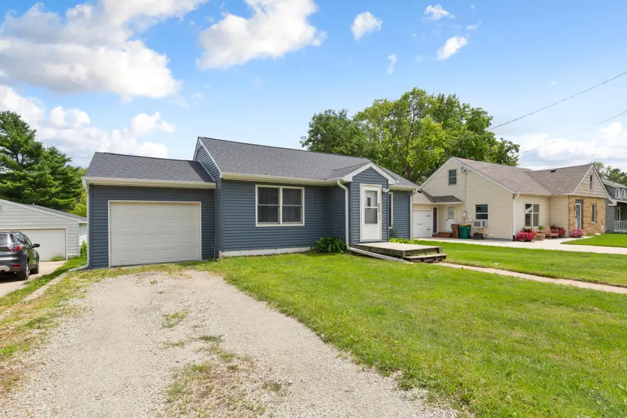 211 Independence Avenue S, Clarks Grove, MN 56016 - #3
