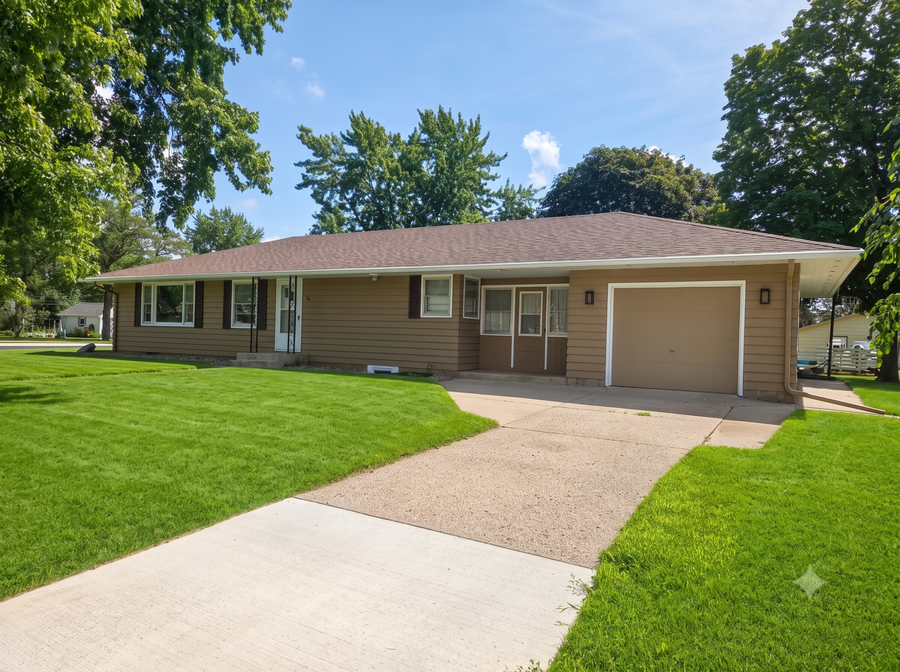 301 S Walnut Street, Belle Plaine, MN 56011 - #2