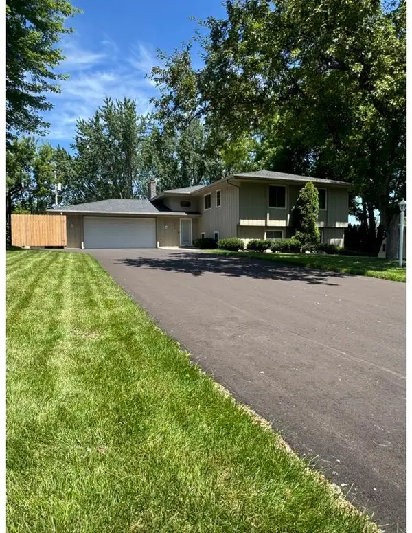 404 Highland Drive, Chanhassen, MN 55317