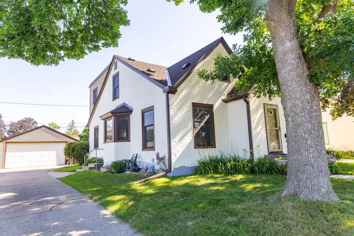 805 Cottage Avenue W, Saint Paul, MN 55117 - #1