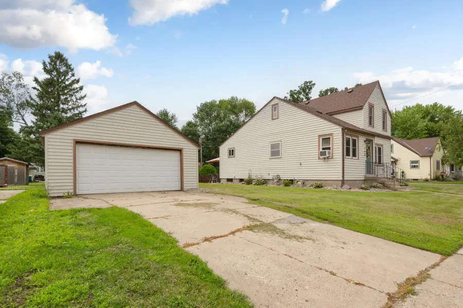 260 N Cordova Avenue, Le Center, MN 56057 - #3