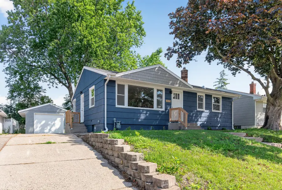 2075 Hawthorne Avenue E, Saint Paul, MN 55119 - #2