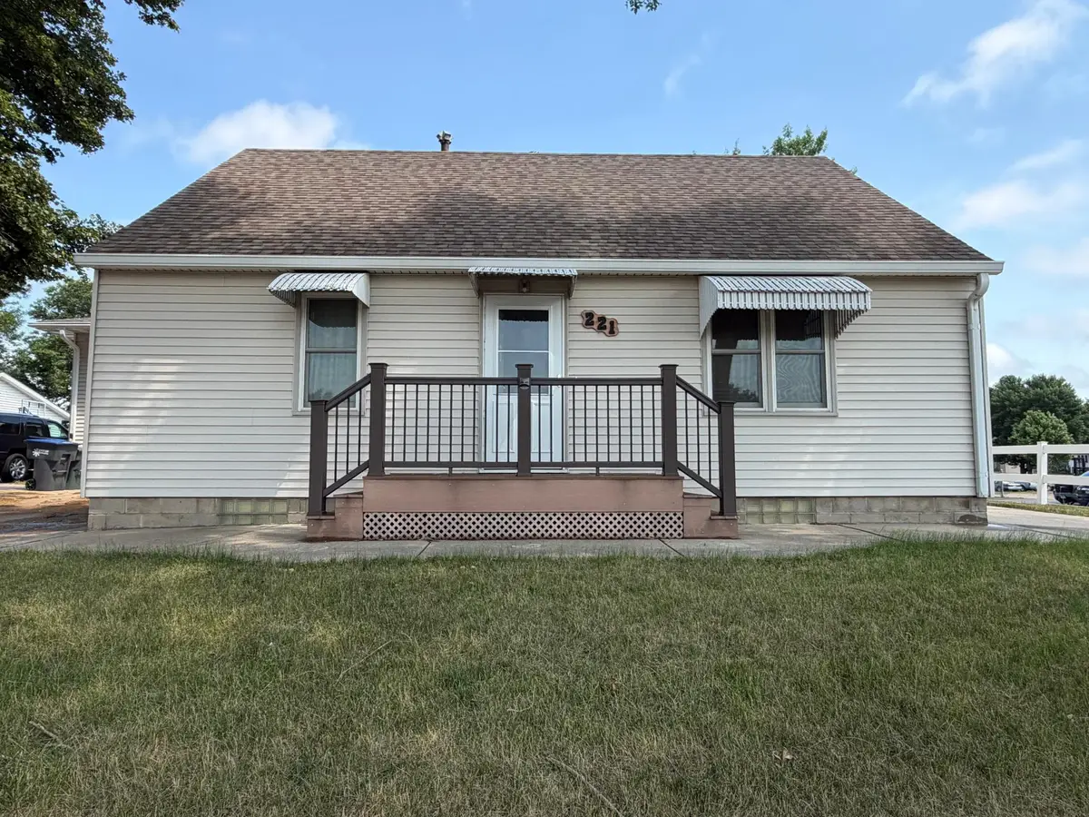 221 E Fletcher Street, Luverne, MN 56156 - #1