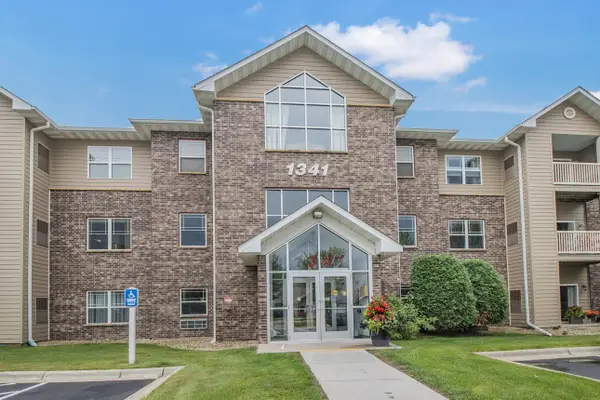 1341 Lake Drive W #B113, Chanhassen, MN 55317