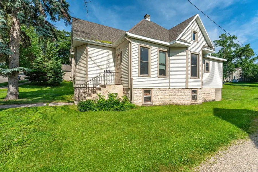 528 W Summit Avenue, Fergus Falls, MN 56537 - #3