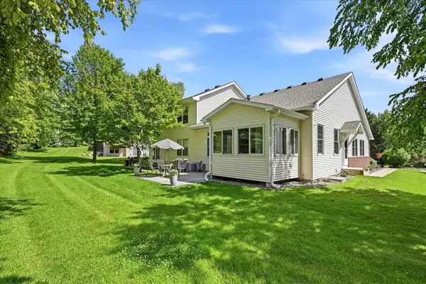 2446 Autumn Ridge Court, Chanhassen, MN 55317
