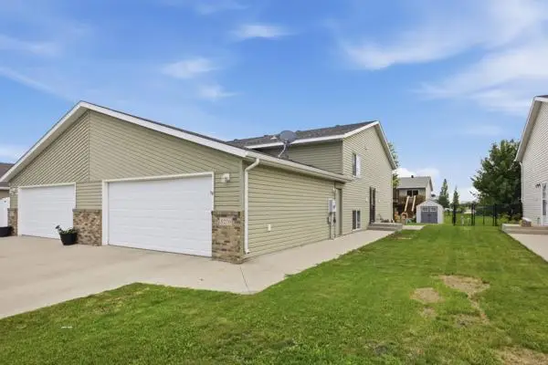 5270 49th Avenue S, Fargo, ND 58104