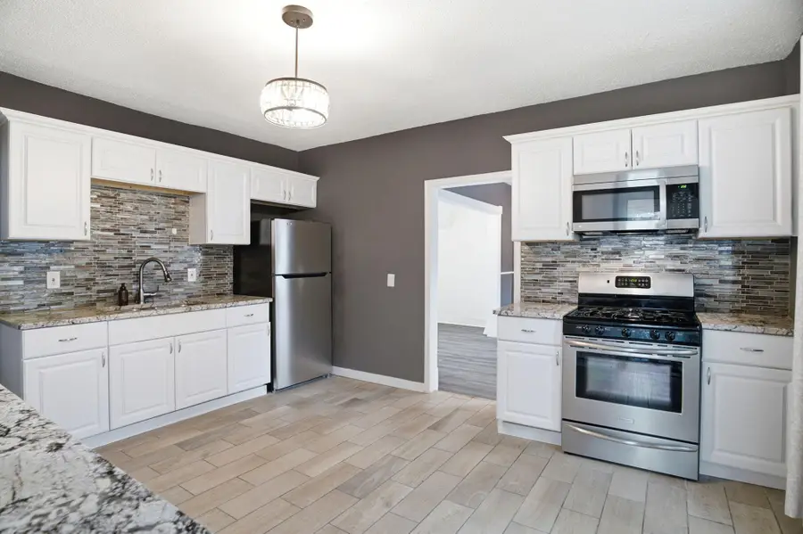 661 Magnolia Avenue E, Saint Paul, MN 55106 - #3