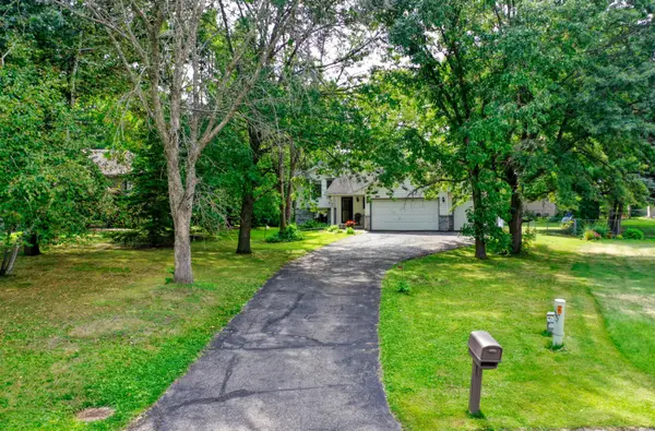 889 5th Avenue Sw, Forest Lake, MN 55025