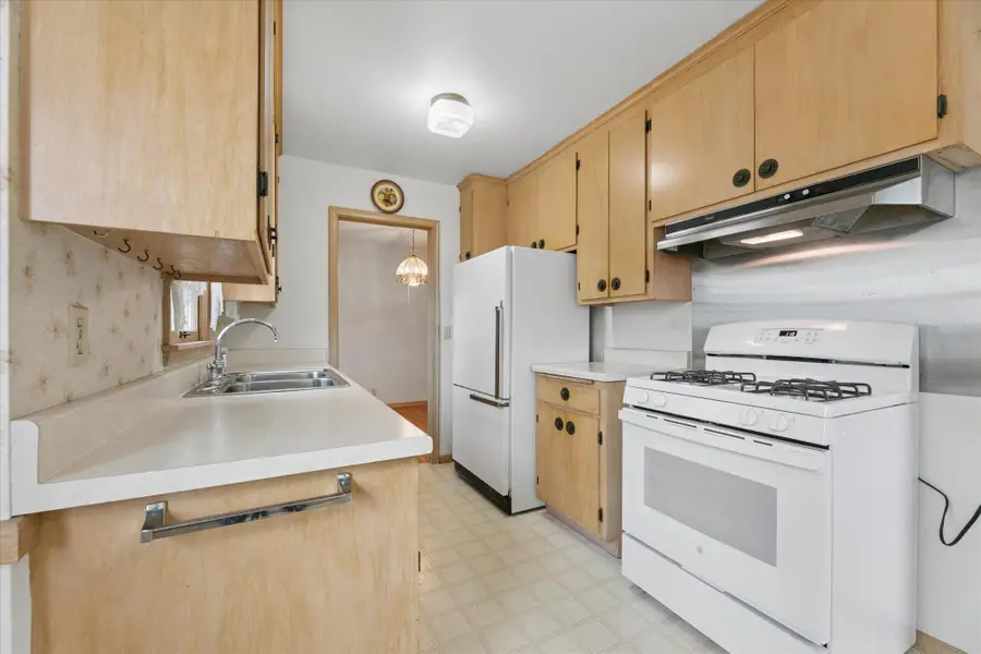 6400 Perry Avenue N, Brooklyn Center, MN 55429 - #2