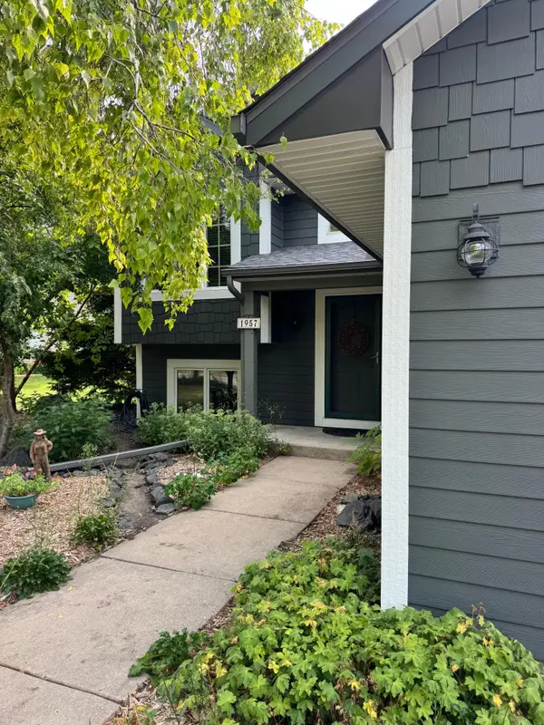 1957 Park Ridge Drive, Chaska, MN 55318