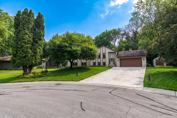 19135 Maple Leaf Drive, Eden Prairie, MN 55346