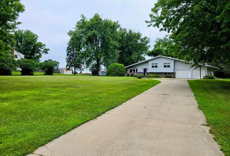 1120 8th Avenue Sw, Pipestone, MN 56164 - #2