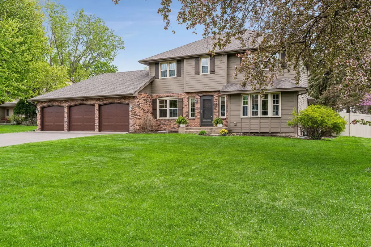 900 Nina Court, Mendota Heights, MN 55118 - #1