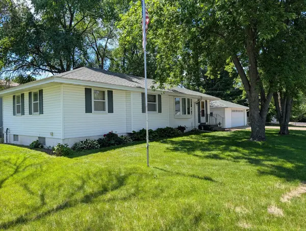 160 109th Avenue Ne, Blaine, MN 55434