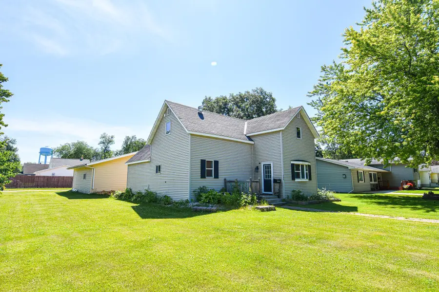 606 Kendall Avenue S, Thief River Falls, MN 56701 - #2