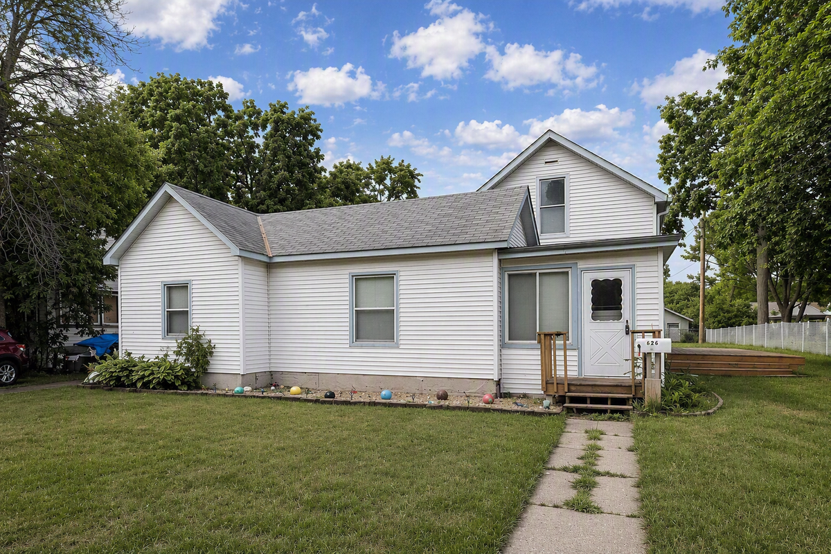 626 6th Street W, Hastings, MN 55033 - #1