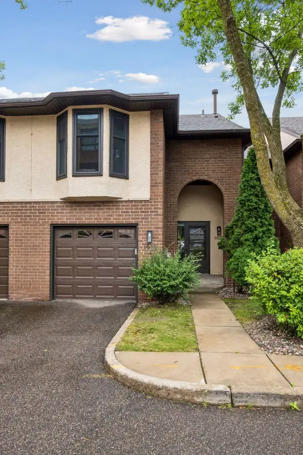 1926 Dupont Avenue S, Minneapolis, MN 55403