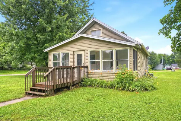 146 W Winter Avenue, Elmwood, WI 54740