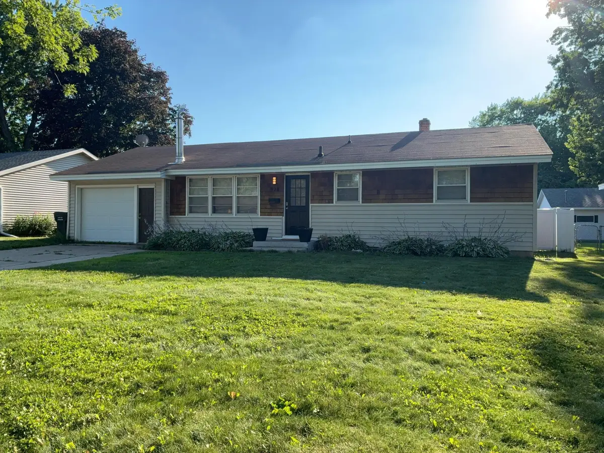 924 Fuller Street S, Shakopee, MN 55379 - #1