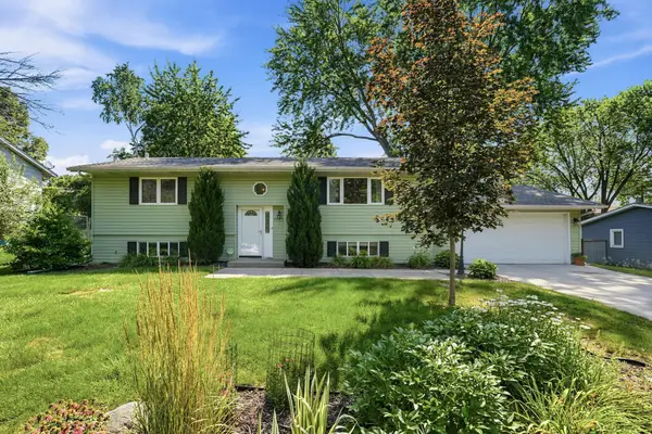 3224 Hillsboro Avenue N, New Hope, MN 55427