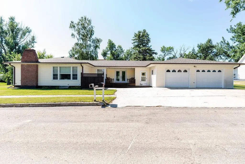 405 6th Avenue, Edgeley, ND 58433 - #1