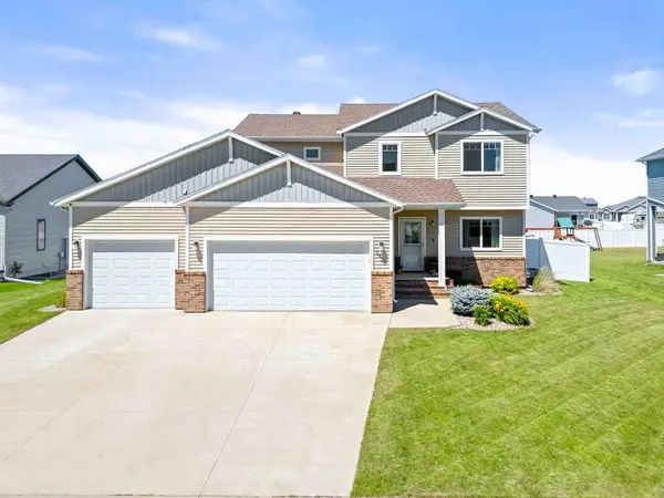 2420 Harbor Lane, West Fargo, ND 58078