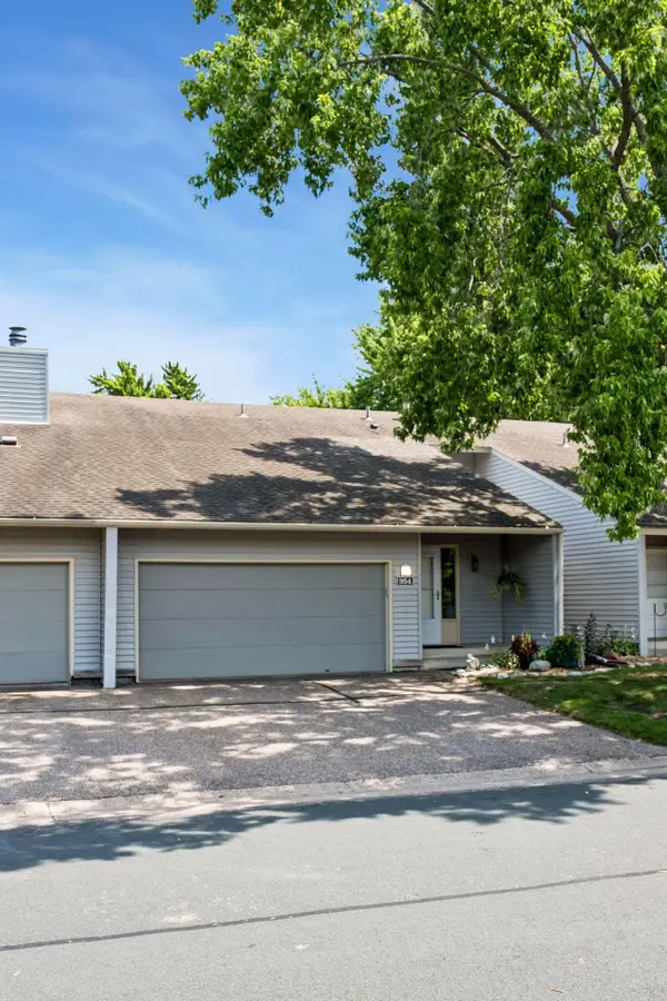 954 Carmel Court, Shoreview, MN 55126