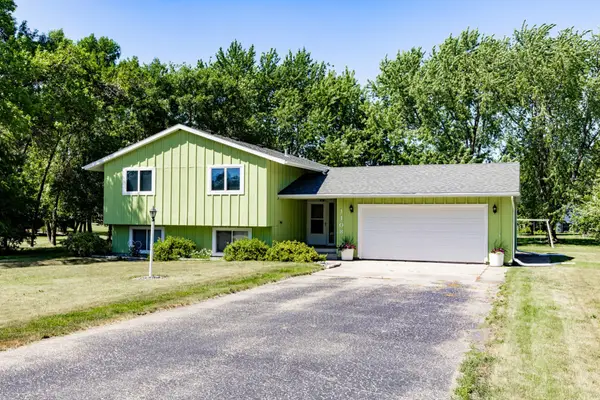 1108 62nd Avenue N, Moorhead, MN 56560