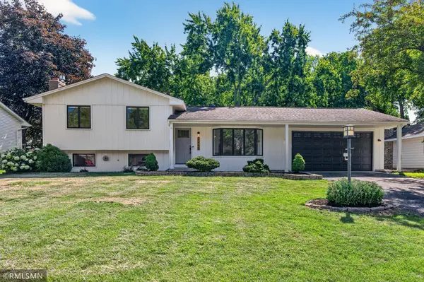 2265 Lamplight Drive, Woodbury, MN 55125