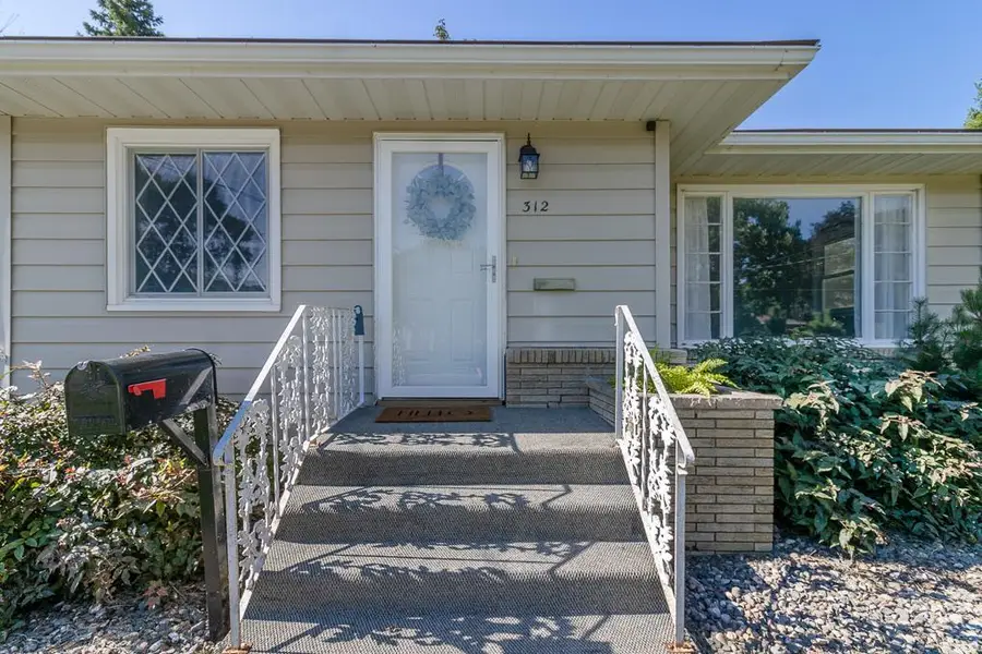 312 9th Avenue Se, Waseca, MN 56093 - #3