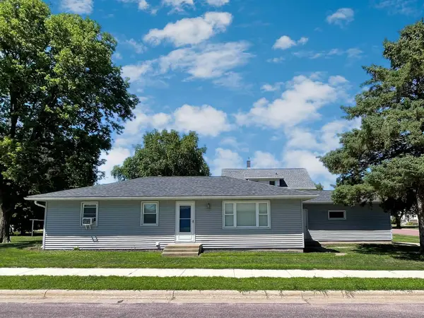 402 N Van Buren Avenue, Springfield, MN 56087