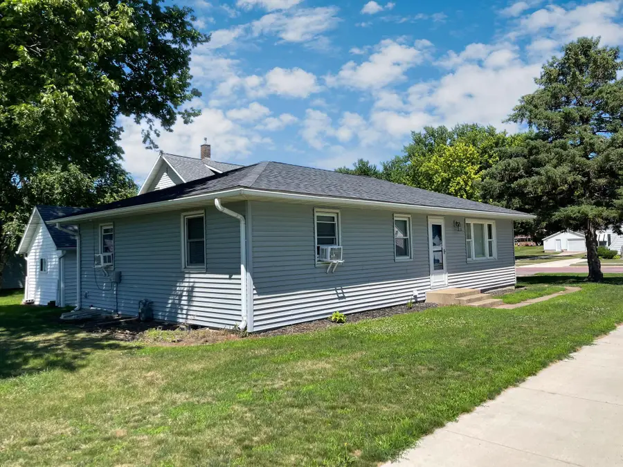 402 N Van Buren Avenue, Springfield, MN 56087 - #3