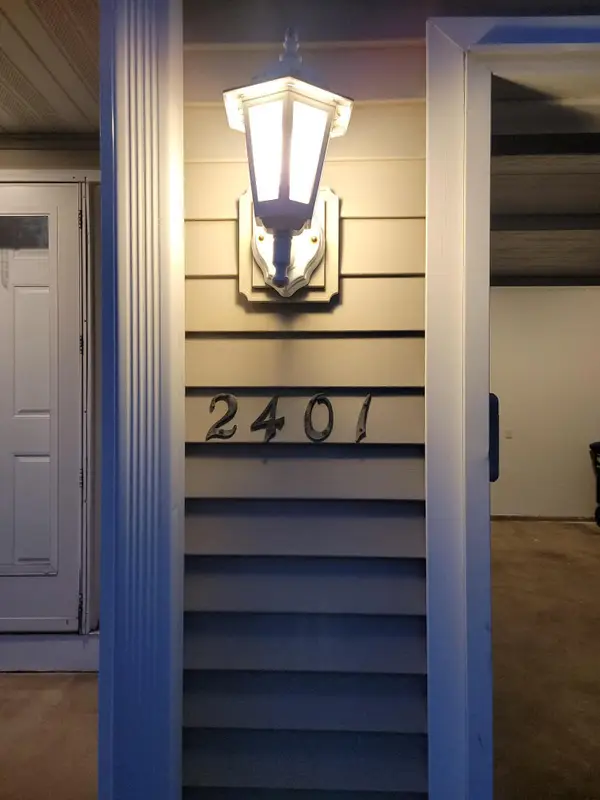 2401 Brenner Court, Roseville, MN 55113