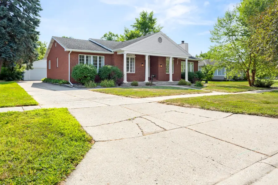 512 8th Street N, Wahpeton, ND 58075 - #3