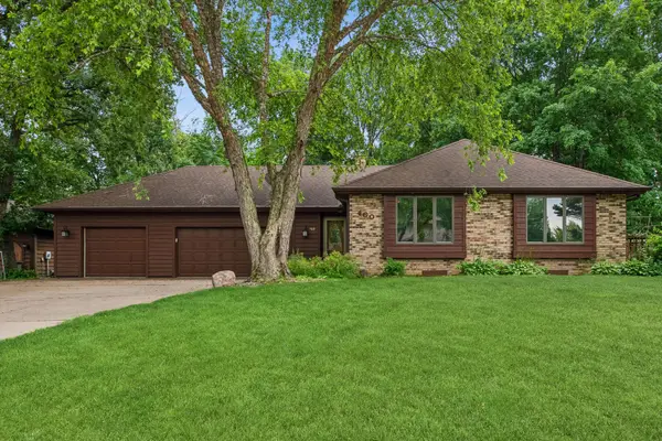 460 Oakhill Road, Chaska, MN 55318