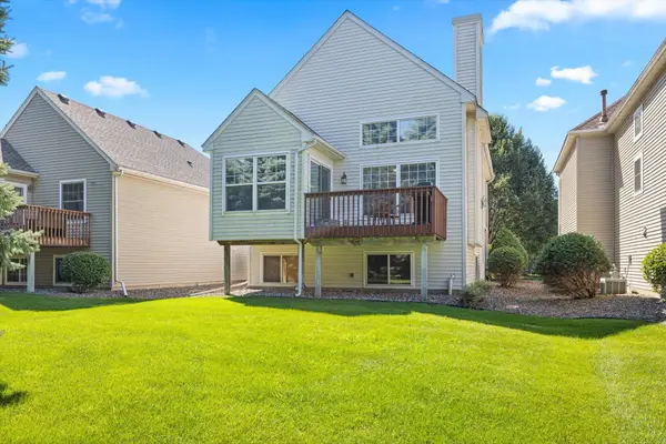 10154 Country Club Curve, Woodbury, MN 55129