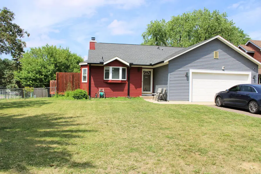 2401 Hazelwood Street, Maplewood, MN 55109 - #2