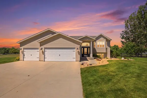 224 Chestnut Drive, Horace, ND 58047