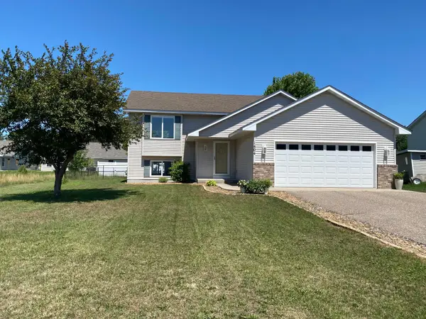 1404 Meadow View Drive, Princeton, MN 55371