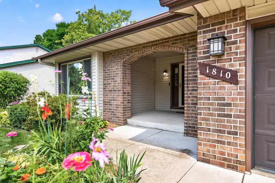 1810 Howell Street N, Falcon Heights, MN 55113 - #2