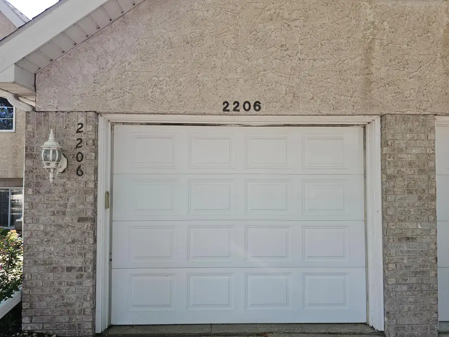 2206 10th Avenue Se, Willmar, MN 56201 - #2