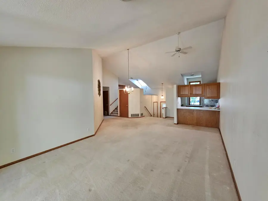 2206 10th Avenue Se, Willmar, MN 56201 - #3
